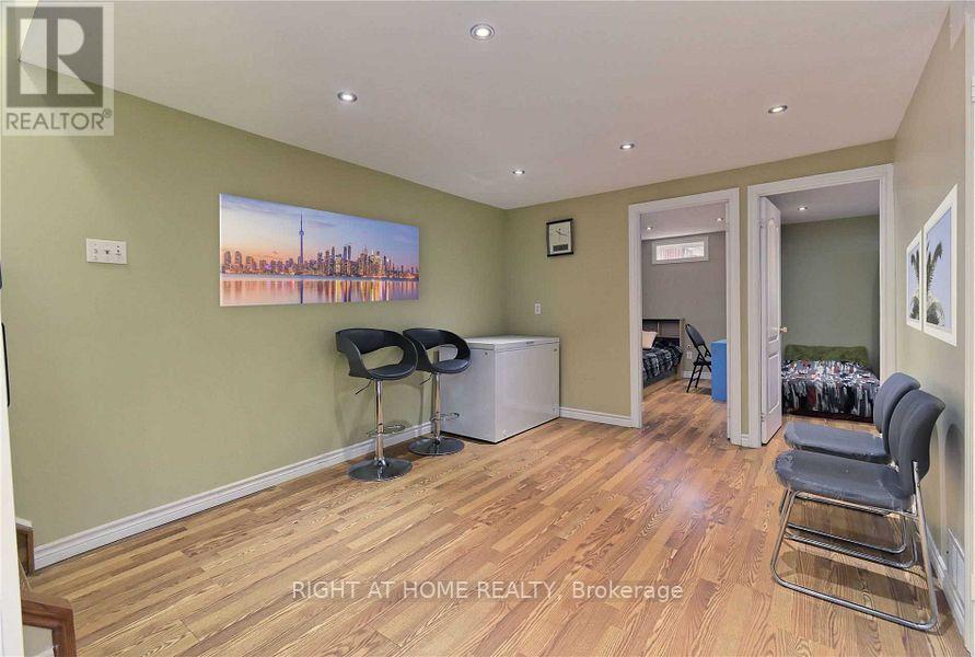 3428 Fountain Park Avenue, Mississauga, Ontario  L5M 7E3 - Photo 3 - W12473018
