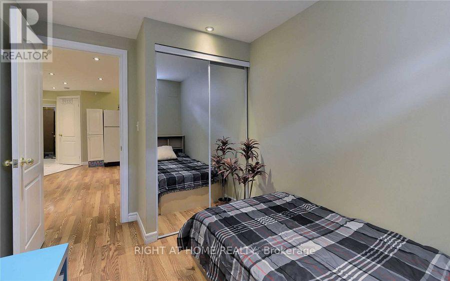 3428 Fountain Park Avenue, Mississauga, Ontario  L5M 7E3 - Photo 6 - W12473018