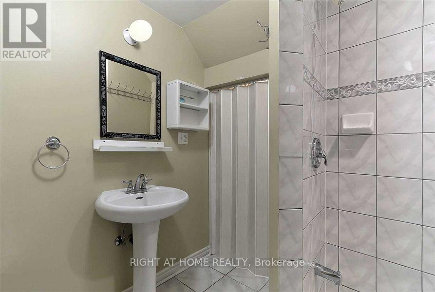3428 Fountain Park Avenue, Mississauga, Ontario  L5M 7E3 - Photo 8 - W12473018