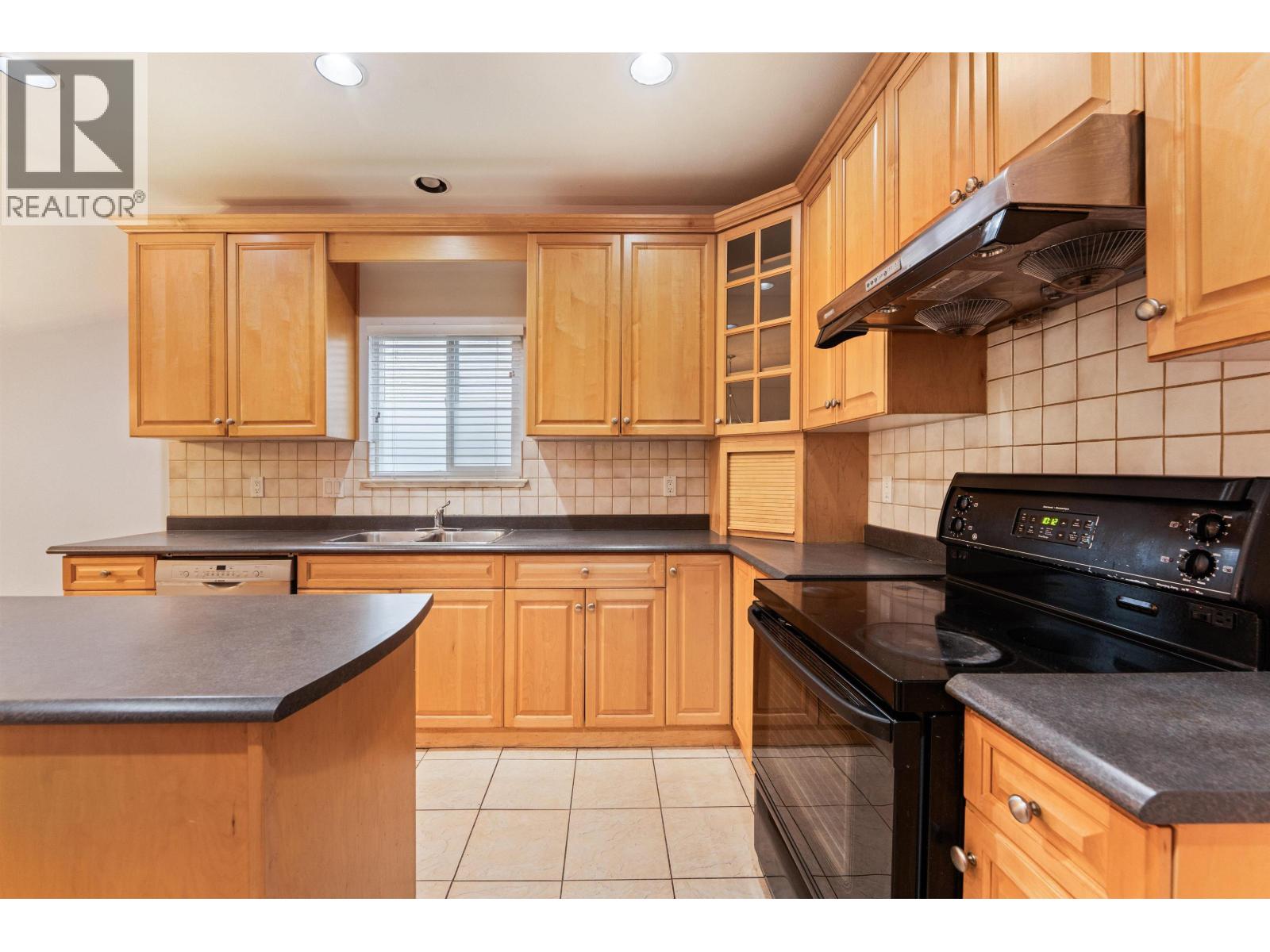 7573 17th Avenue, Burnaby, British Columbia  V3N 1L6 - Photo 4 - R3060094