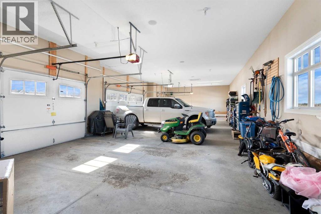 124 Grizzly Rise, Rural Rocky View County, Alberta  T4C 0B5 - Photo 40 - A2211387