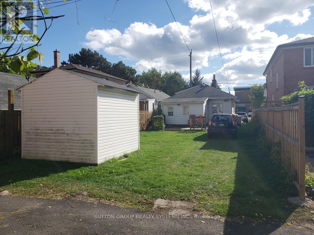 58 Newport Avenue, Toronto, Ontario  M1L 1J1 - Photo 3 - E12470460