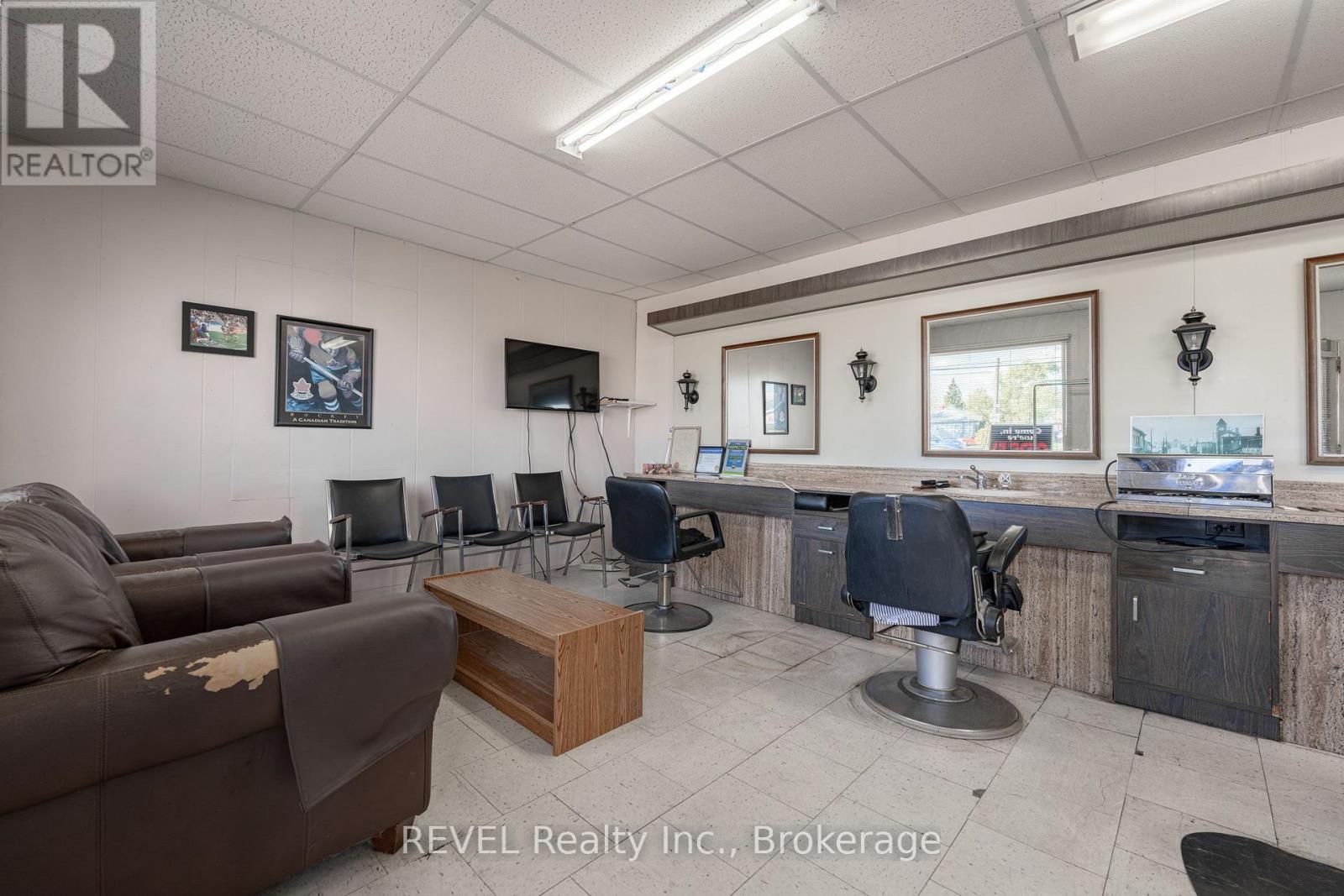 69 Hartzel Road, St. Catharines, Ontario  L2P 1M6 - Photo 9 - X12473055