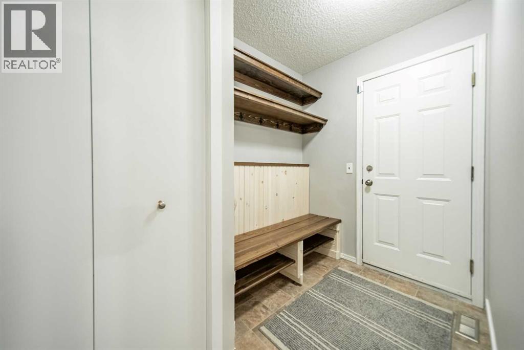 17 Hidden Close Nw, Calgary, Alberta  T3A 5P4 - Photo 22 - A2264922