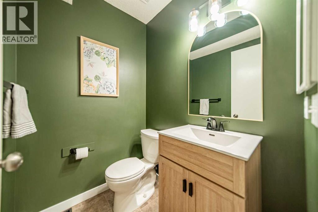 17 Hidden Close Nw, Calgary, Alberta  T3A 5P4 - Photo 21 - A2264922