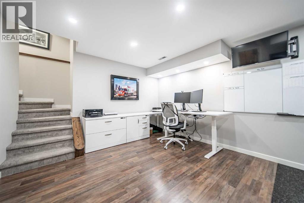 17 Hidden Close Nw, Calgary, Alberta  T3A 5P4 - Photo 35 - A2264922