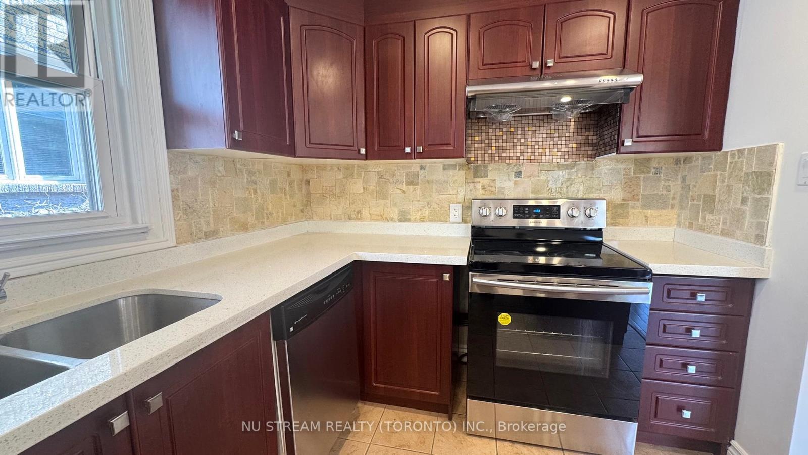 (1 Lvl) - 435 Cummer Avenue, Toronto, Ontario  M2M 2G3 - Photo 5 - C12473044