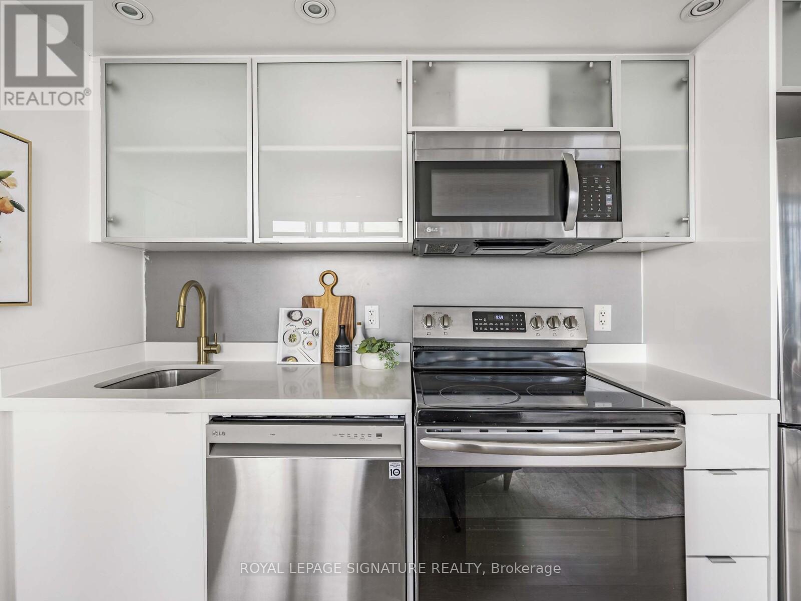 2709 - 25 Telegram Mews, Toronto, Ontario  M5V 3Z1 - Photo 9 - C12473050