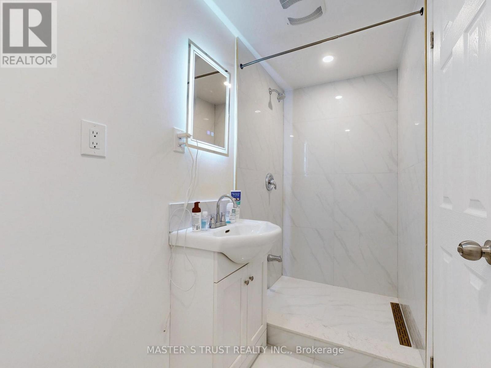 5 Jardin Hill Court, Toronto, Ontario  M2H 3R8 - Photo 9 - C12473056