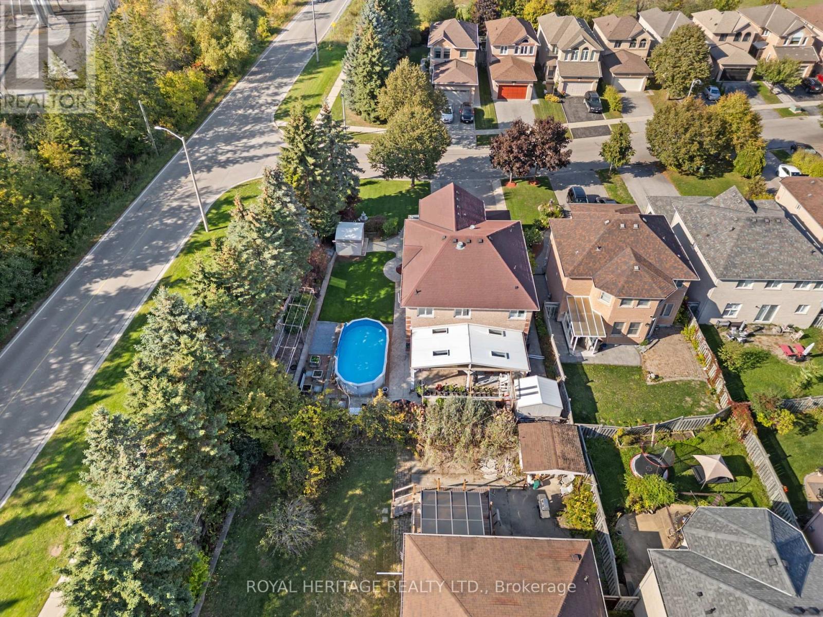 1101 Gossamer Drive, Pickering, Ontario  L1X 2T7 - Photo 4 - E12473051