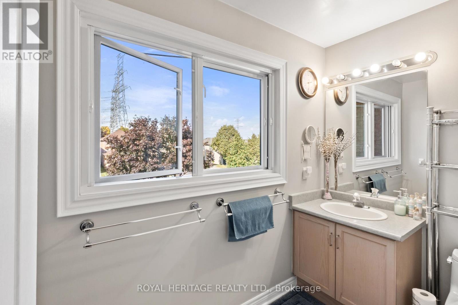 1101 Gossamer Drive, Pickering, Ontario  L1X 2T7 - Photo 40 - E12473051