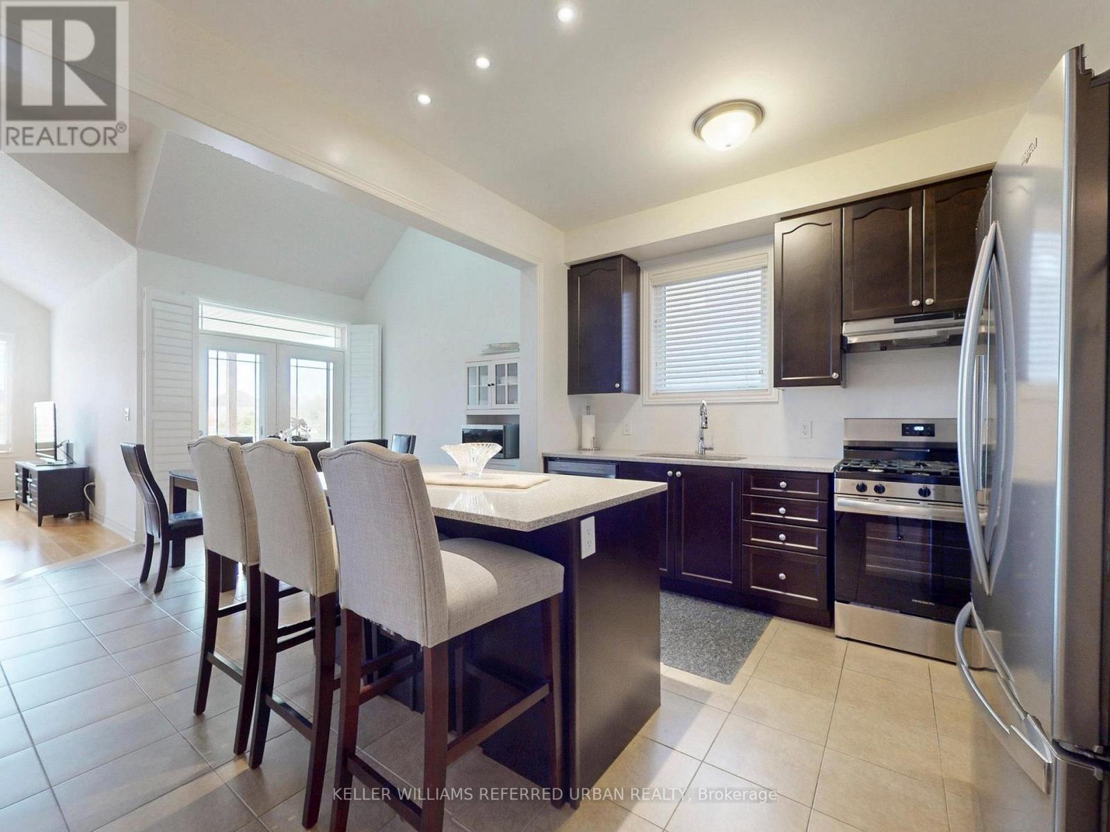 45 Brookview Drive, Bradford West Gwillimbury, Ontario  L3Z 0S6 - Photo 10 - N12473028