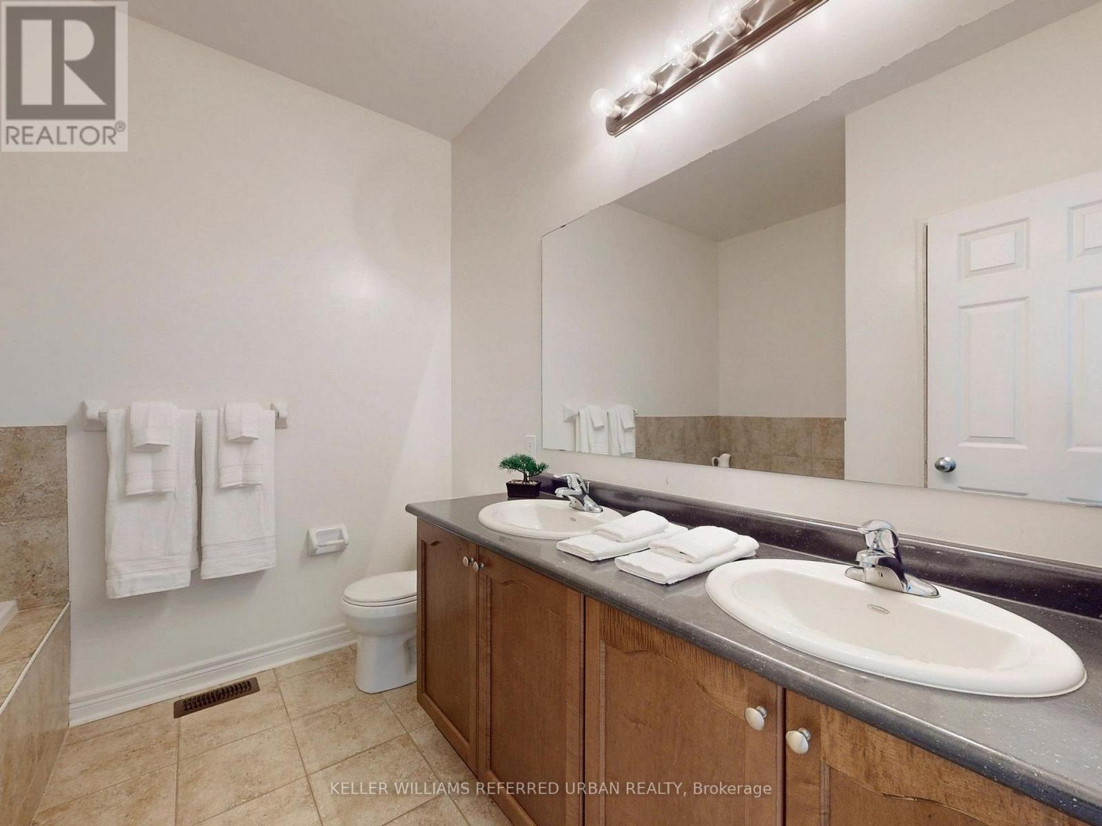 45 Brookview Drive, Bradford West Gwillimbury, Ontario  L3Z 0S6 - Photo 24 - N12473028