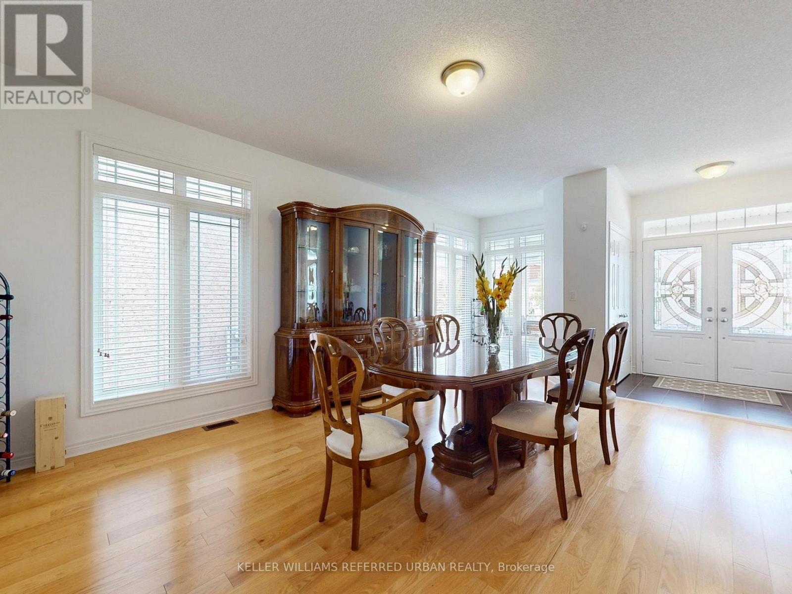 45 Brookview Drive, Bradford West Gwillimbury, Ontario  L3Z 0S6 - Photo 5 - N12473028