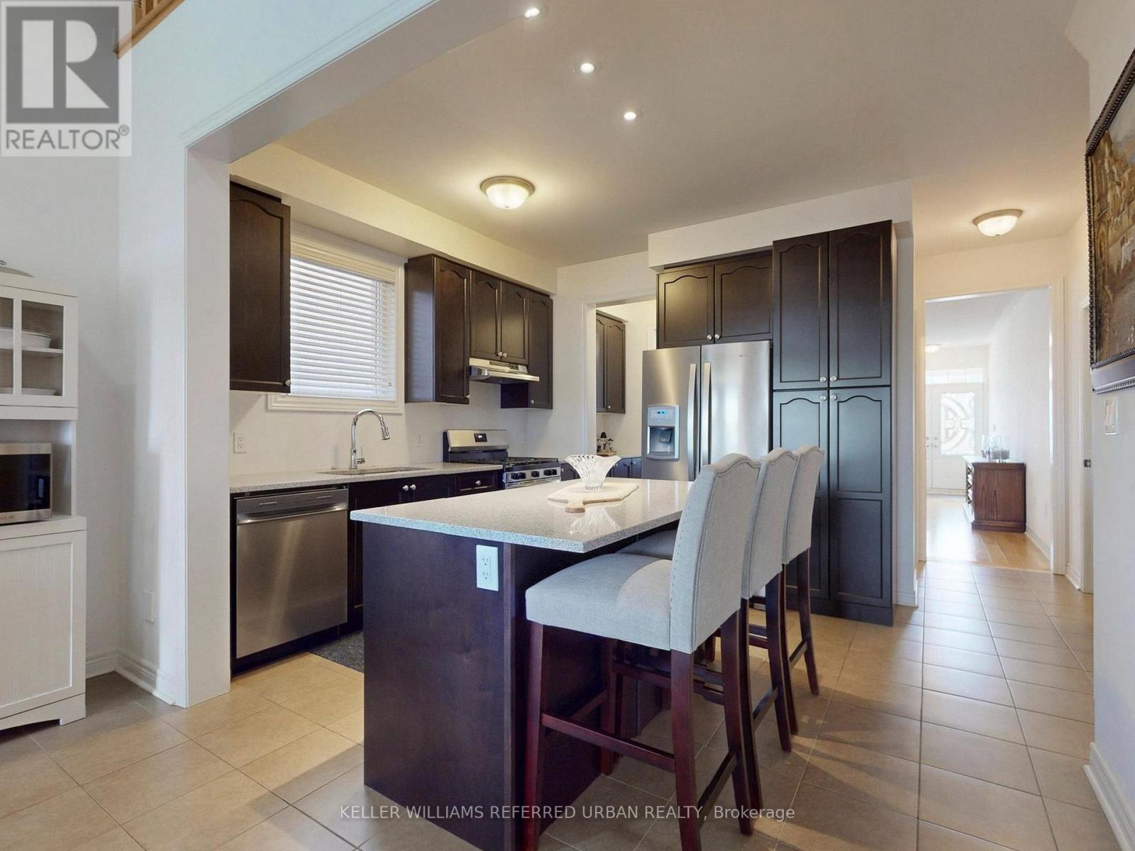 45 Brookview Drive, Bradford West Gwillimbury, Ontario  L3Z 0S6 - Photo 9 - N12473028