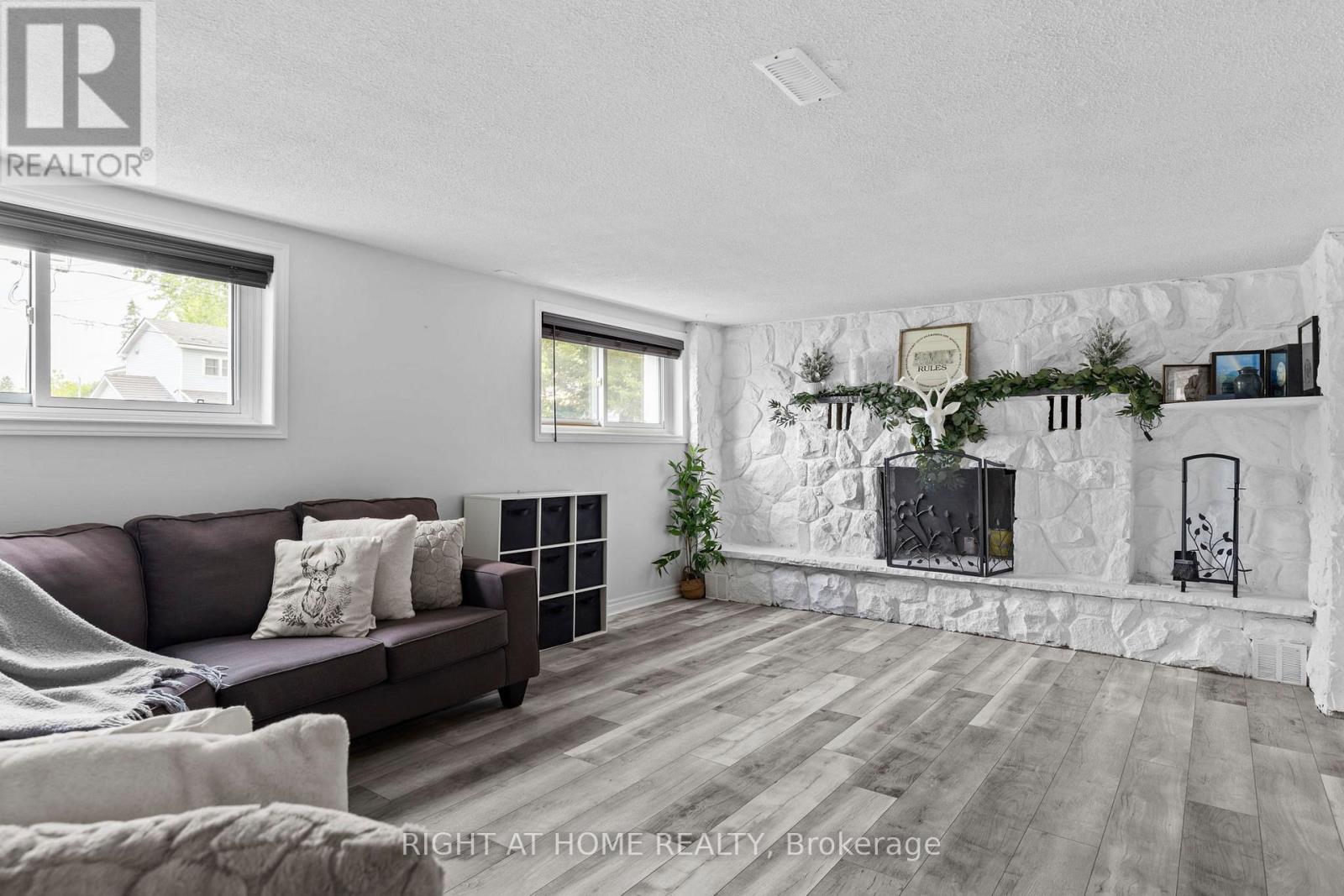 124 Sydenham Street, Essa, Ontario  L0M 1B0 - Photo 15 - N12473043