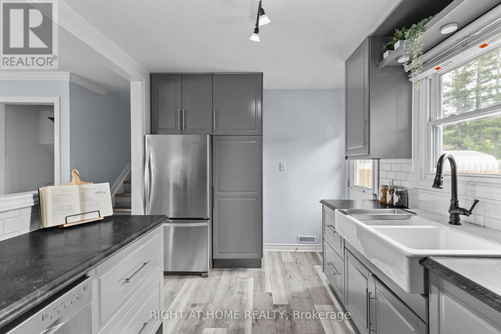 124 Sydenham Street, Essa, Ontario  L0M 1B0 - Photo 5 - N12473043