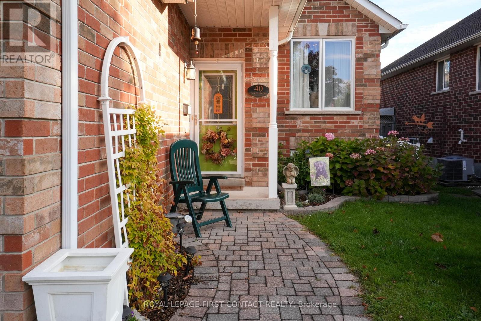 40 Felt Crescent, Barrie, Ontario  L4N 8V1 - Photo 3 - S12473053