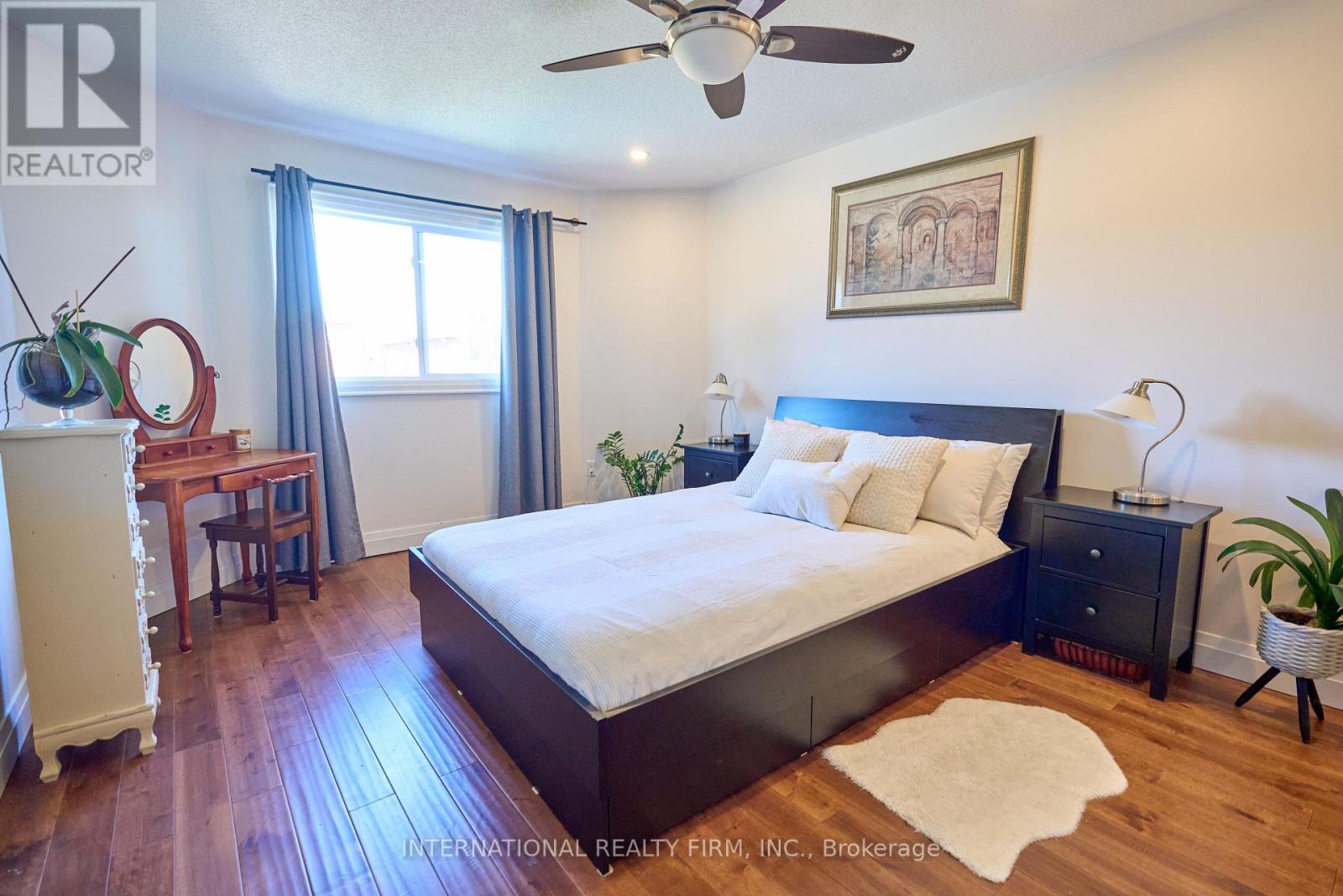 1493 Warbler Road, Oakville, Ontario  L6M 4B1 - Photo 15 - W12473023