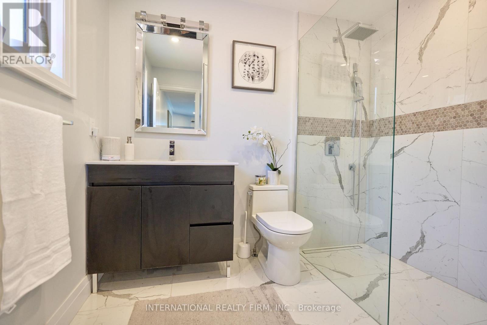 1493 Warbler Road, Oakville, Ontario  L6M 4B1 - Photo 16 - W12473023