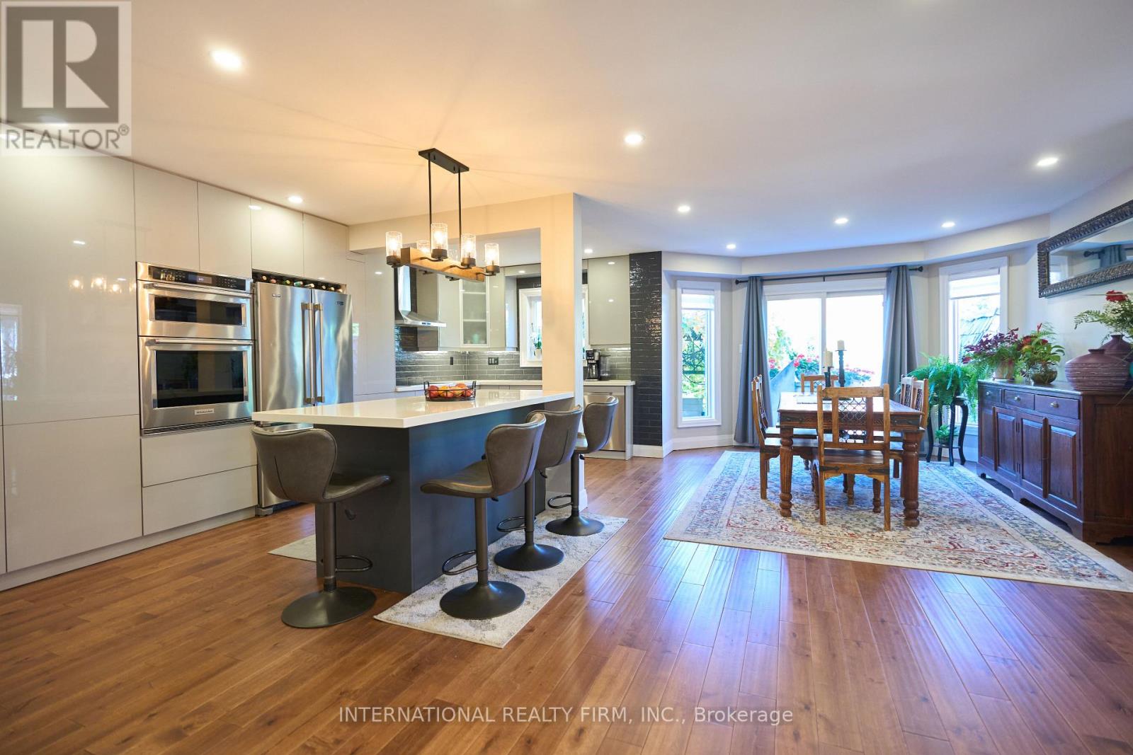1493 Warbler Road, Oakville, Ontario  L6M 4B1 - Photo 4 - W12473023
