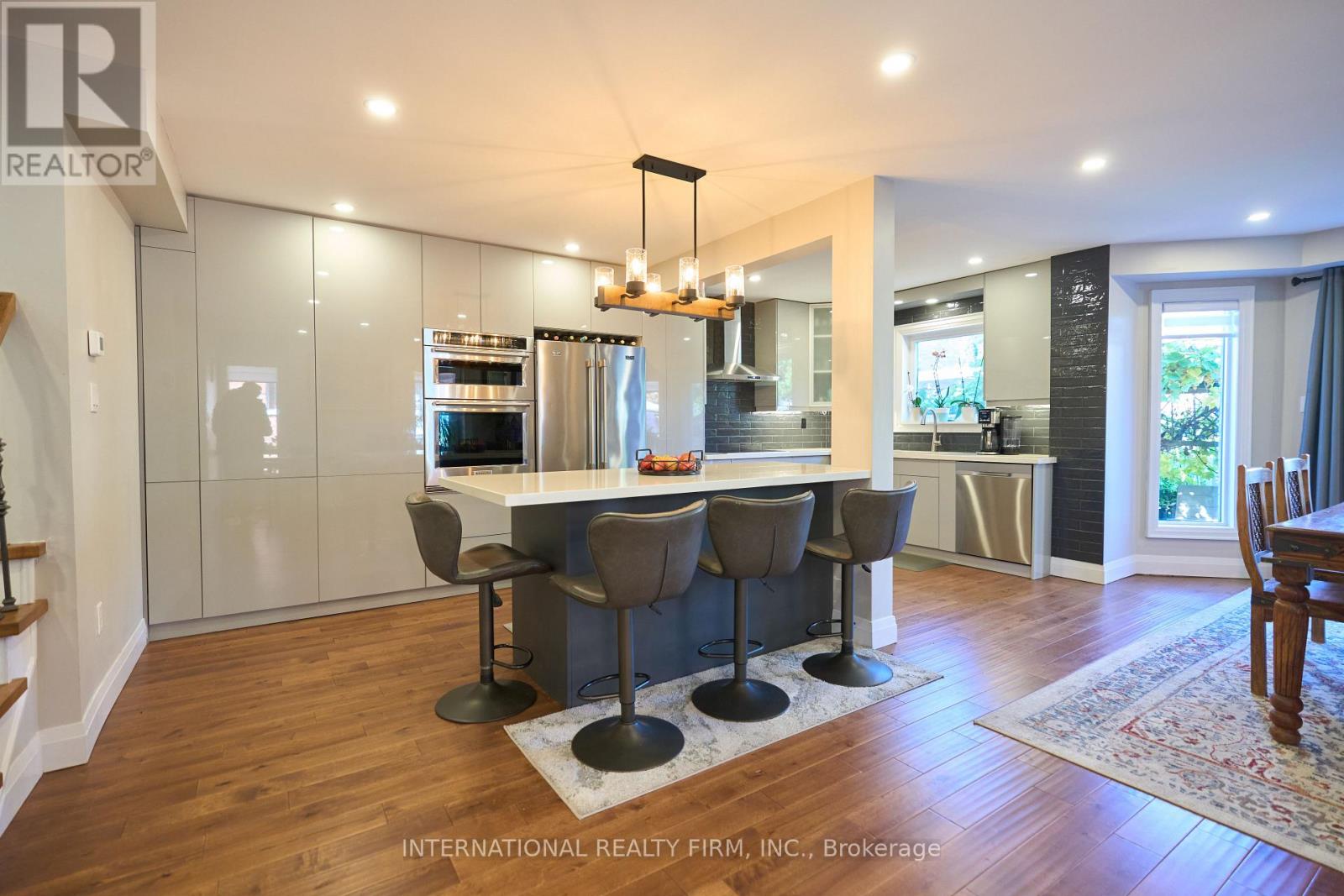1493 Warbler Road, Oakville, Ontario  L6M 4B1 - Photo 5 - W12473023