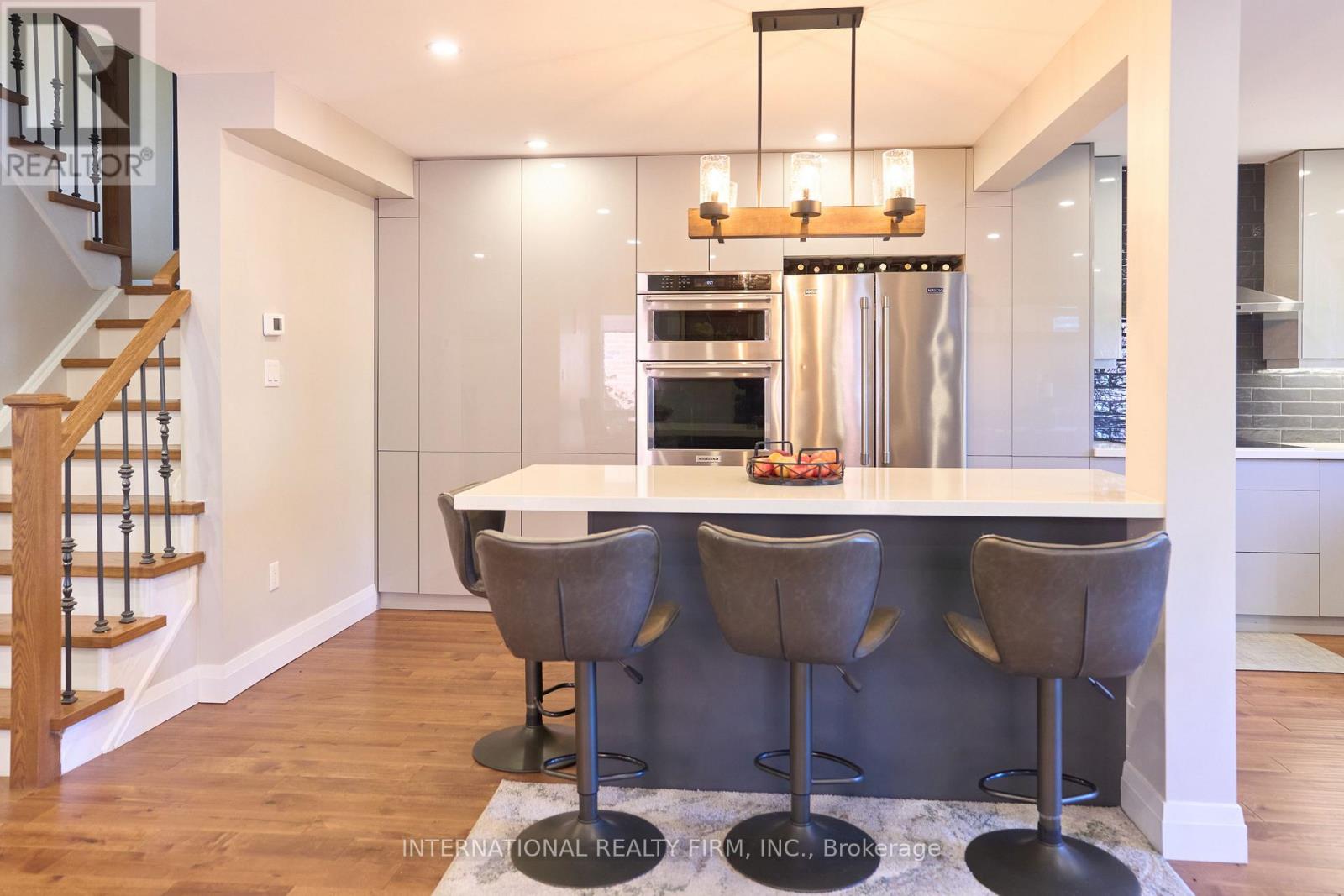 1493 Warbler Road, Oakville, Ontario  L6M 4B1 - Photo 6 - W12473023