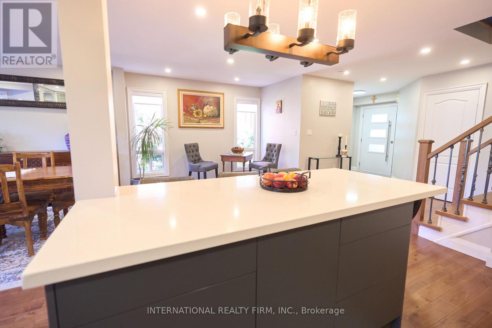 1493 Warbler Road, Oakville, Ontario  L6M 4B1 - Photo 7 - W12473023