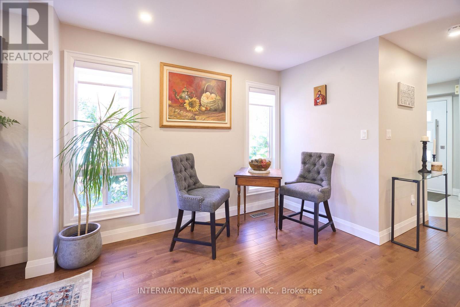 1493 Warbler Road, Oakville, Ontario  L6M 4B1 - Photo 8 - W12473023