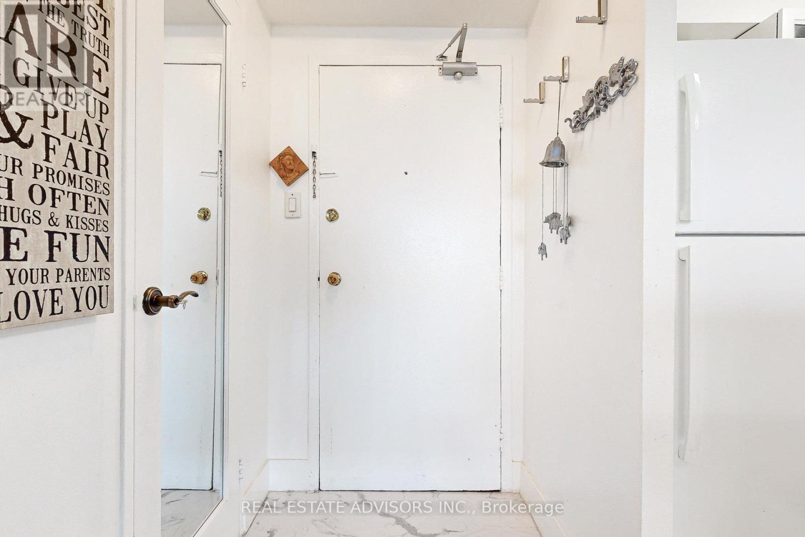 705 - 10 Tobermory Drive, Toronto, Ontario  M3N 2Y5 - Photo 2 - W12473030