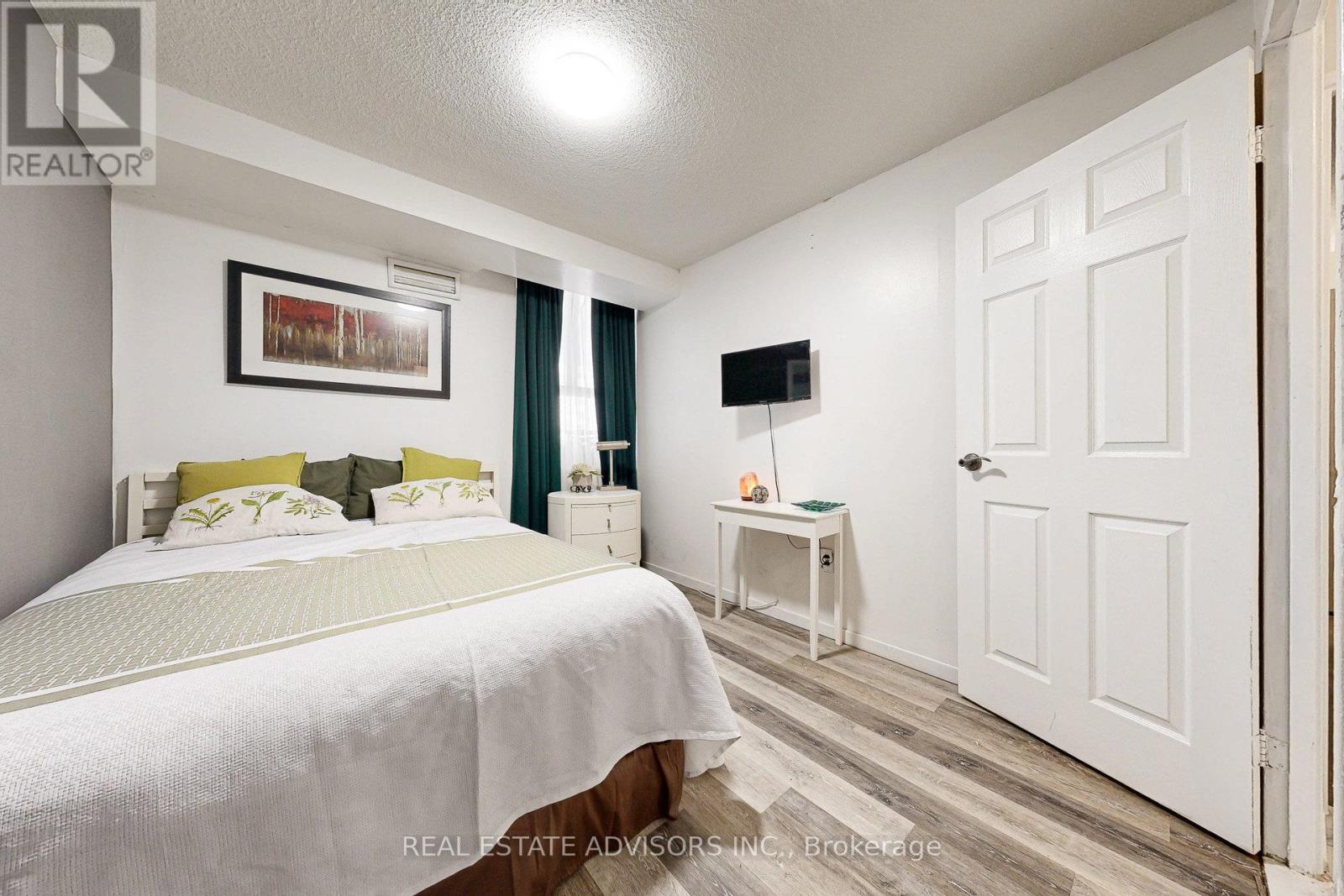 705 - 10 Tobermory Drive, Toronto, Ontario  M3N 2Y5 - Photo 24 - W12473030