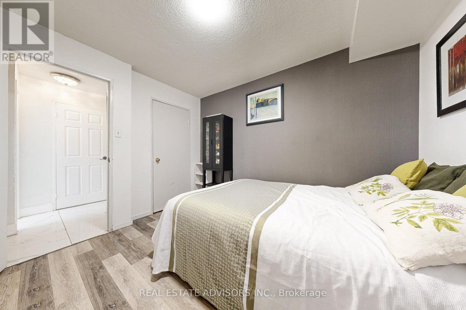 705 - 10 Tobermory Drive, Toronto, Ontario  M3N 2Y5 - Photo 25 - W12473030