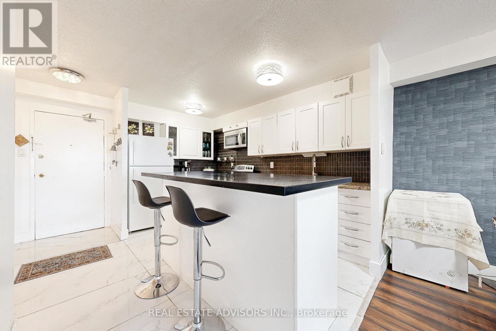 705 - 10 Tobermory Drive, Toronto, Ontario  M3N 2Y5 - Photo 3 - W12473030