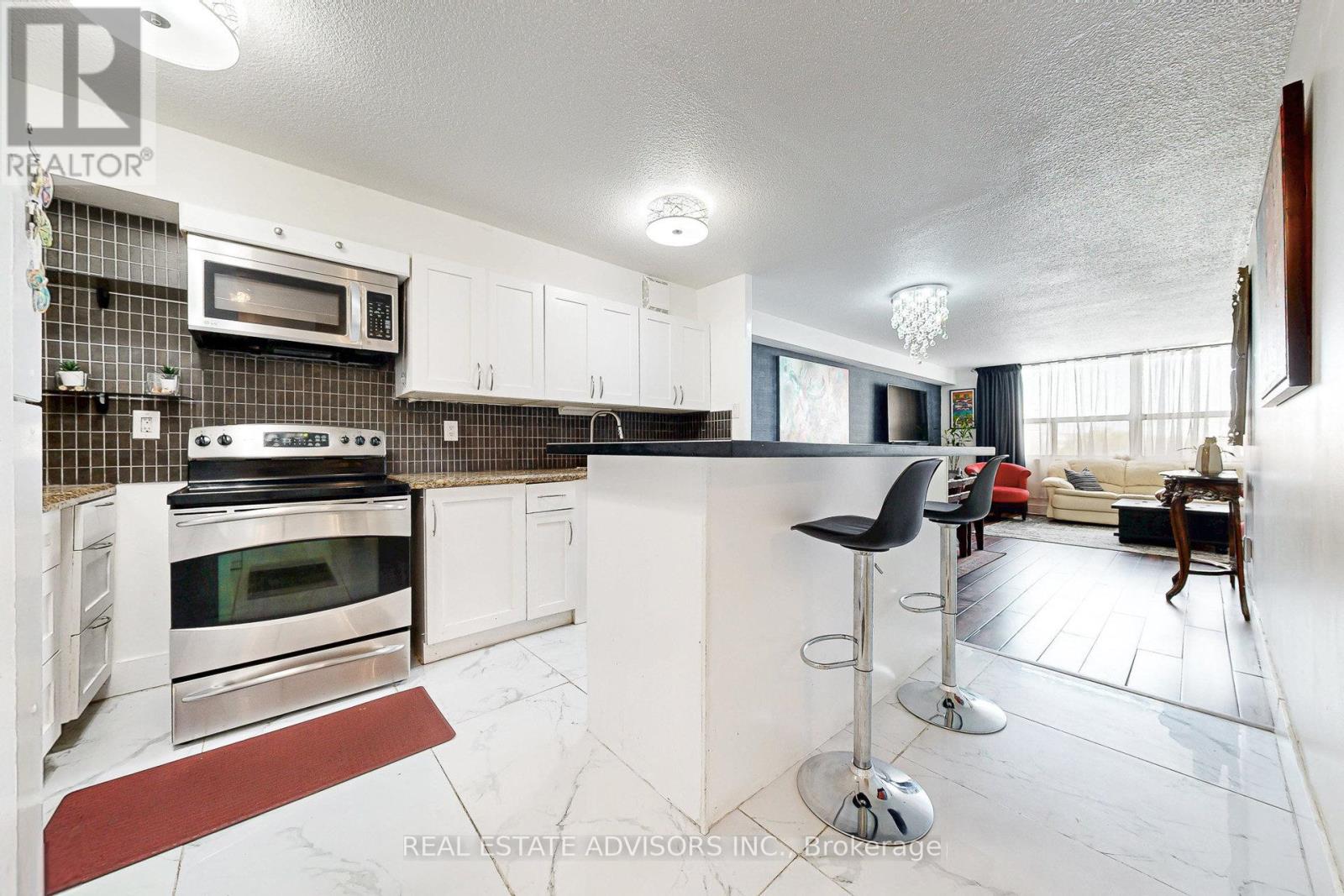 705 - 10 Tobermory Drive, Toronto, Ontario  M3N 2Y5 - Photo 4 - W12473030