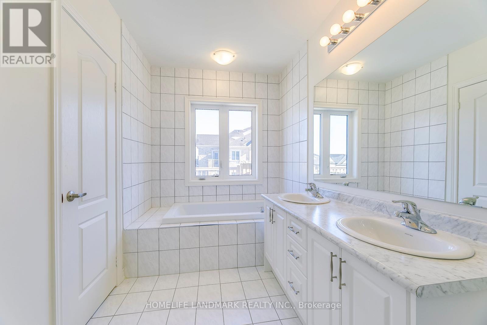 454 Silver Maple Road, Oakville, Ontario  L6H 3P5 - Photo 35 - W12473045