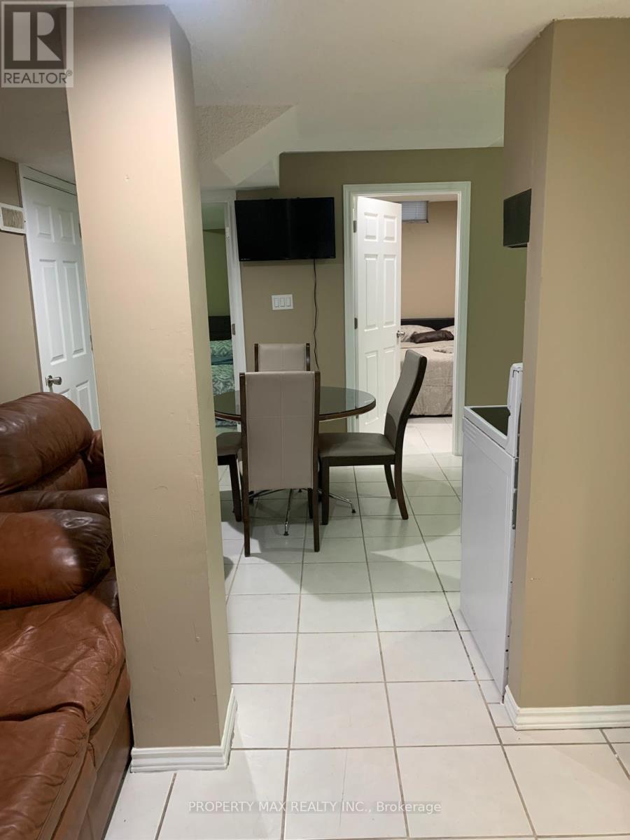 Bsmt - 24 White Tail Crescent, Brampton, Ontario  L6Y 5C3 - Photo 5 - W12473061
