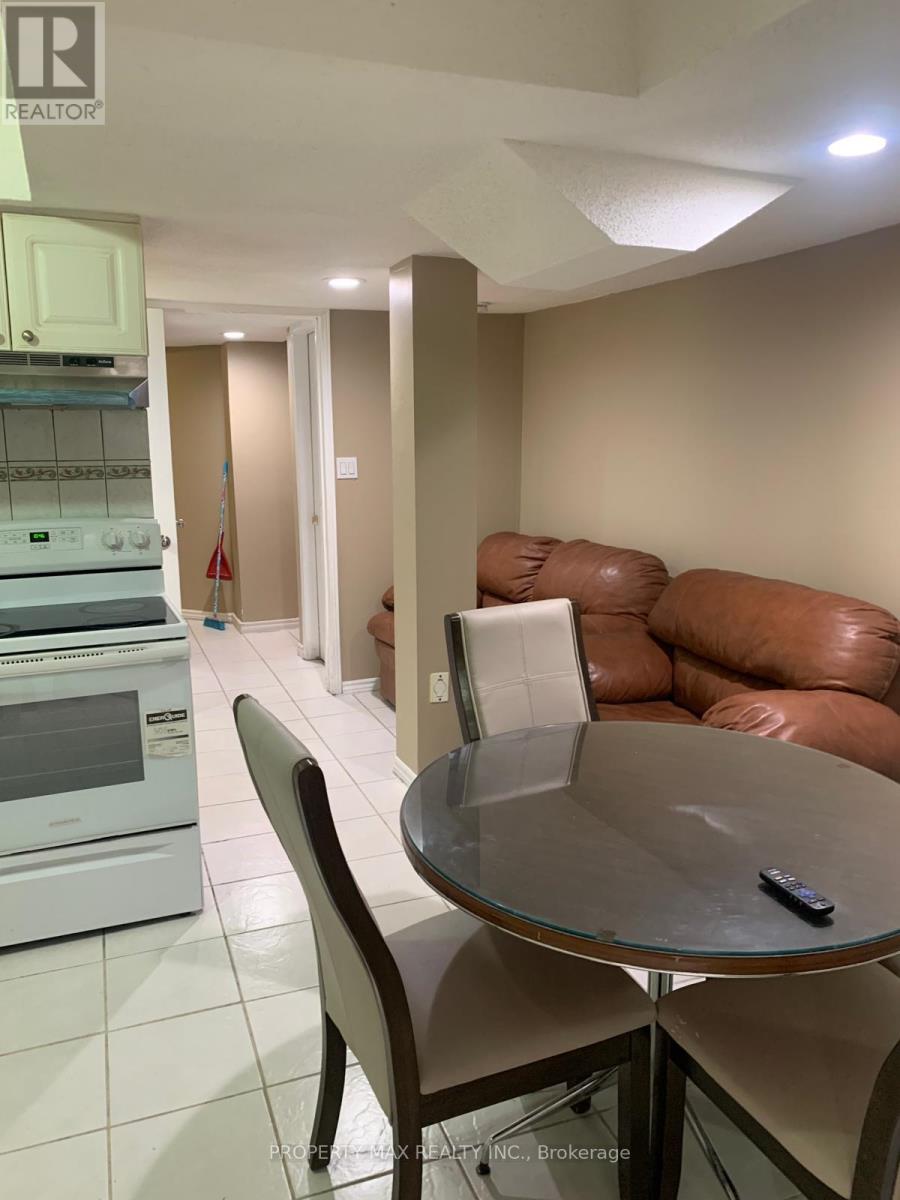 Bsmt - 24 White Tail Crescent, Brampton, Ontario  L6Y 5C3 - Photo 9 - W12473061