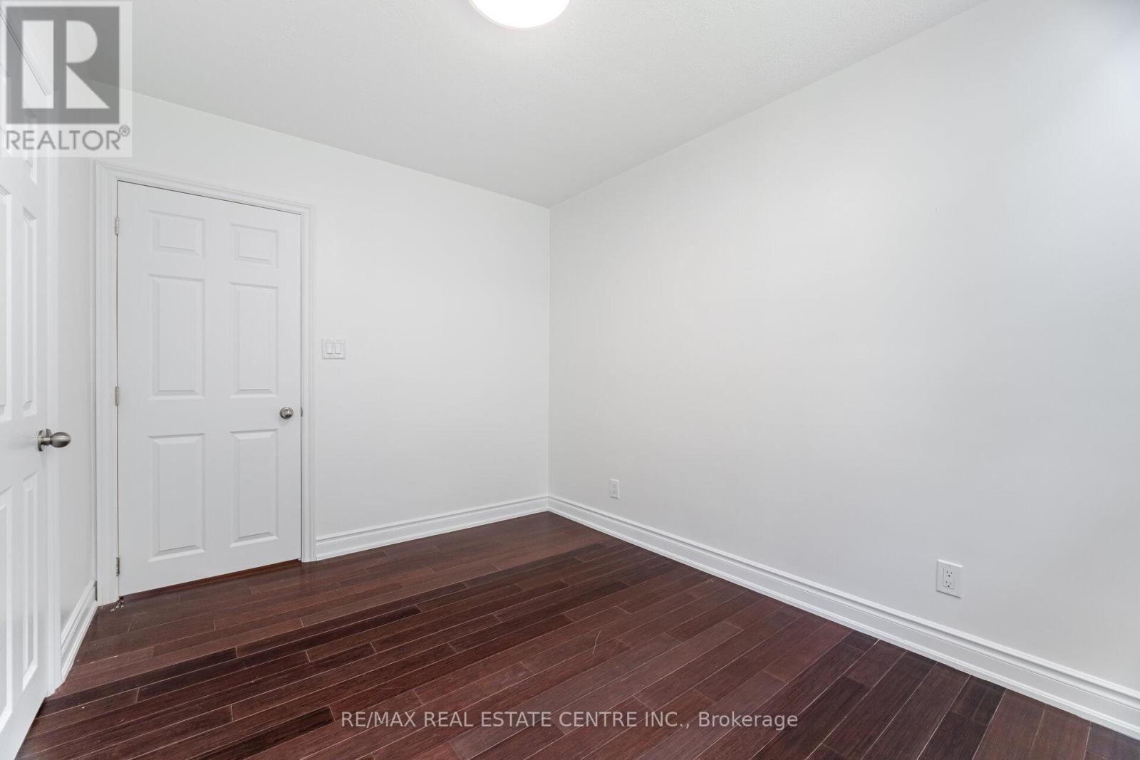 166 Terrace Drive, Hamilton, Ontario  L9A 2Z1 - Photo 14 - X12473059