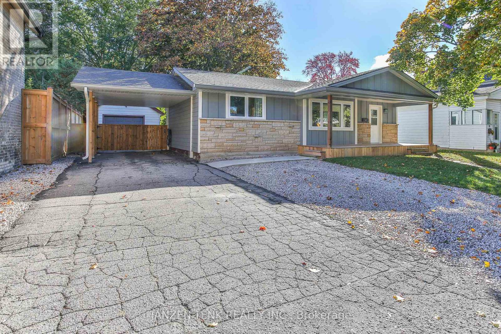 93 Centre St Street, Aylmer, Ontario  N5H 2G6 - Photo 1 - X12473086