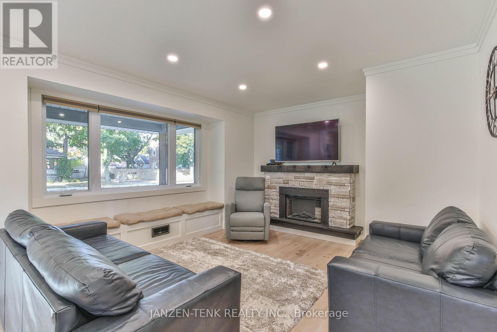 93 Centre St Street, Aylmer, Ontario  N5H 2G6 - Photo 10 - X12473086