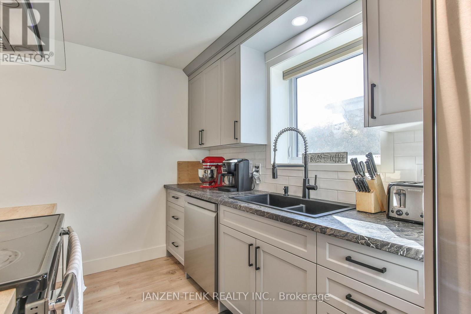 93 Centre St Street, Aylmer, Ontario  N5H 2G6 - Photo 17 - X12473086