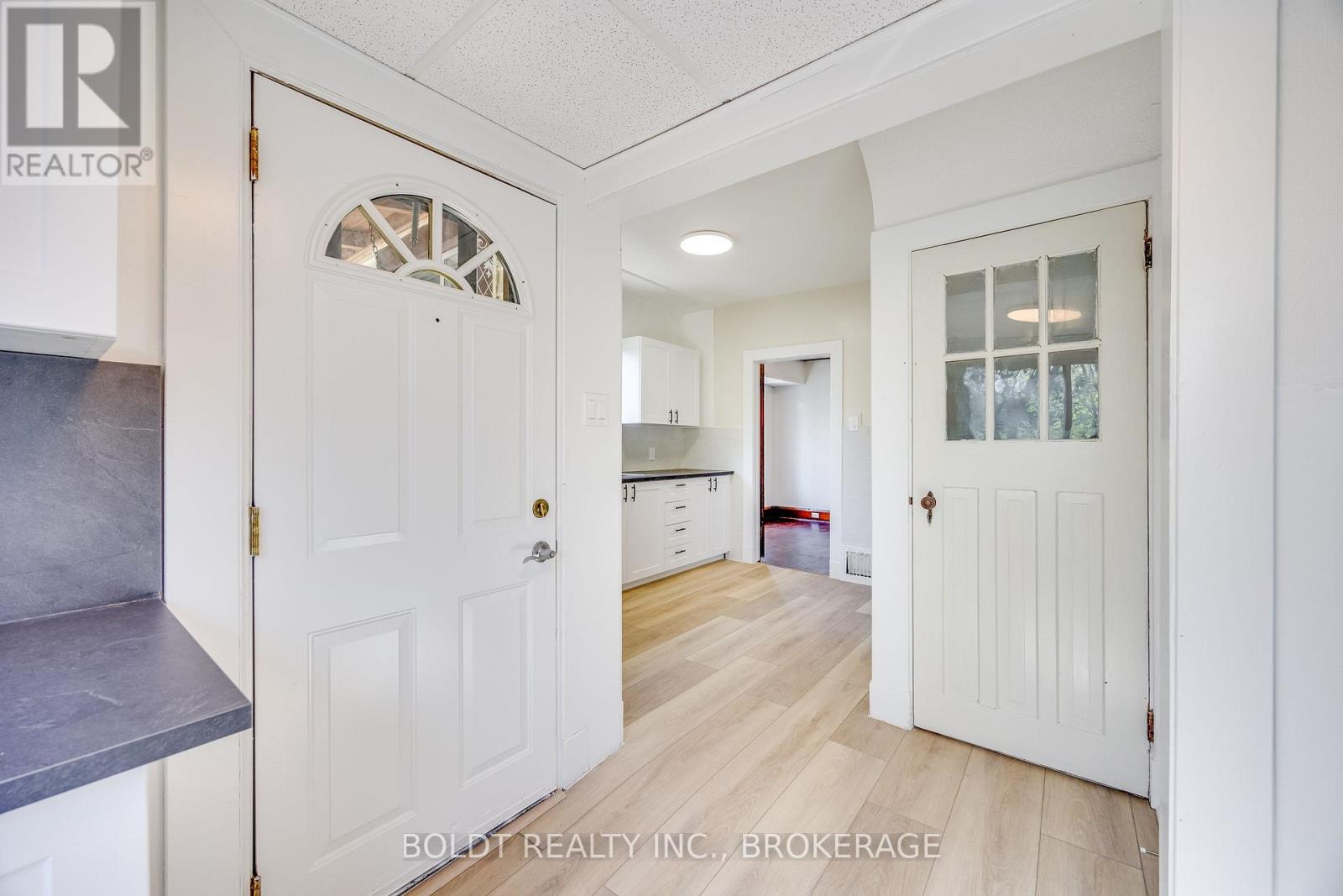 8 Chelsea Street, St. Catharines, Ontario  L2P 3B8 - Photo 14 - X12473087