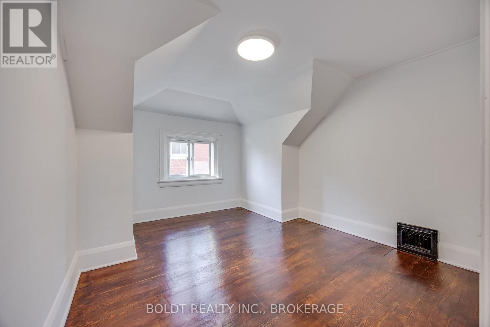 8 Chelsea Street, St. Catharines, Ontario  L2P 3B8 - Photo 21 - X12473087