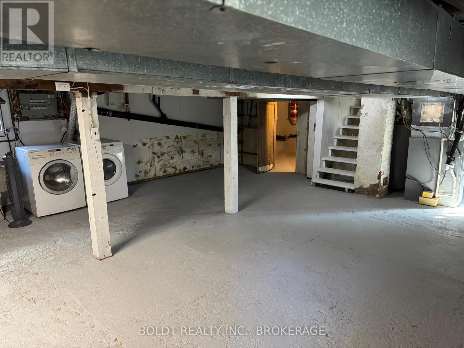 8 Chelsea Street, St. Catharines, Ontario  L2P 3B8 - Photo 23 - X12473087