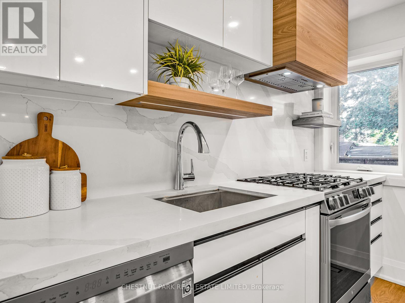 629 Duplex Avenue, Toronto, Ontario  M4R 1W1 - Photo 17 - C12473091