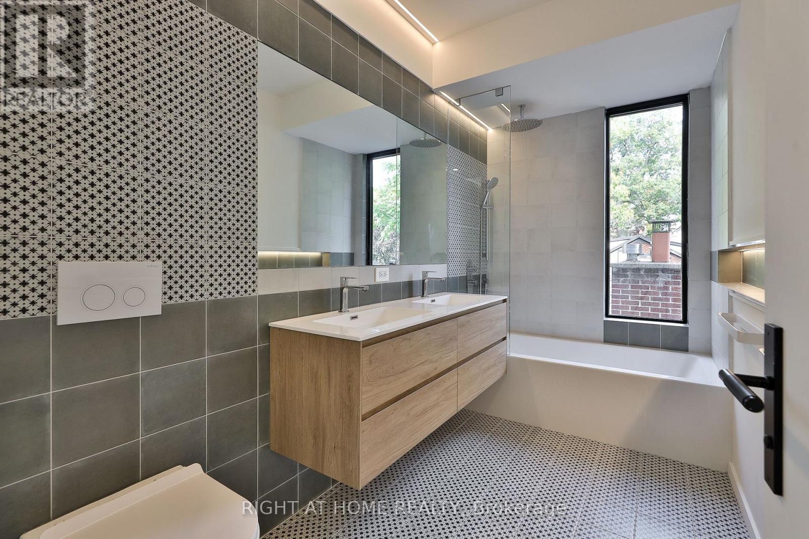 22 Duart Park Road, Toronto, Ontario  M4E 1J2 - Photo 23 - E12473089