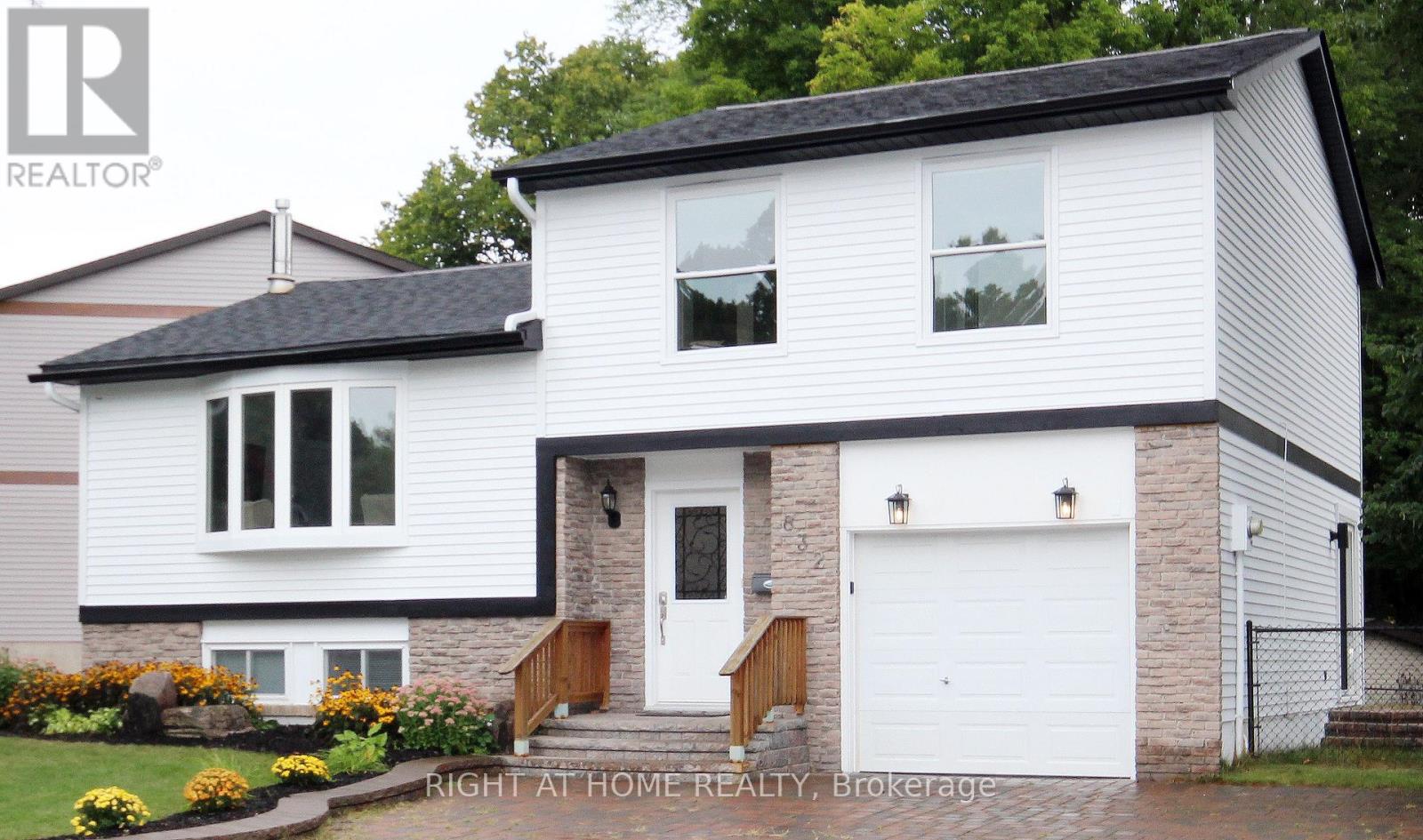 832 Boronia Crescent, Newmarket, Ontario  L3Y 5J9 - Photo 1 - N12473076