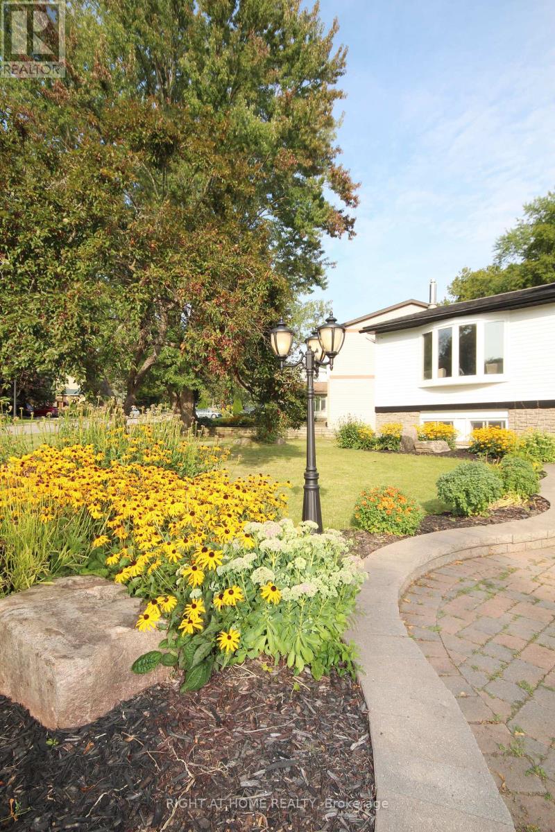 832 Boronia Crescent, Newmarket, Ontario  L3Y 5J9 - Photo 38 - N12473076