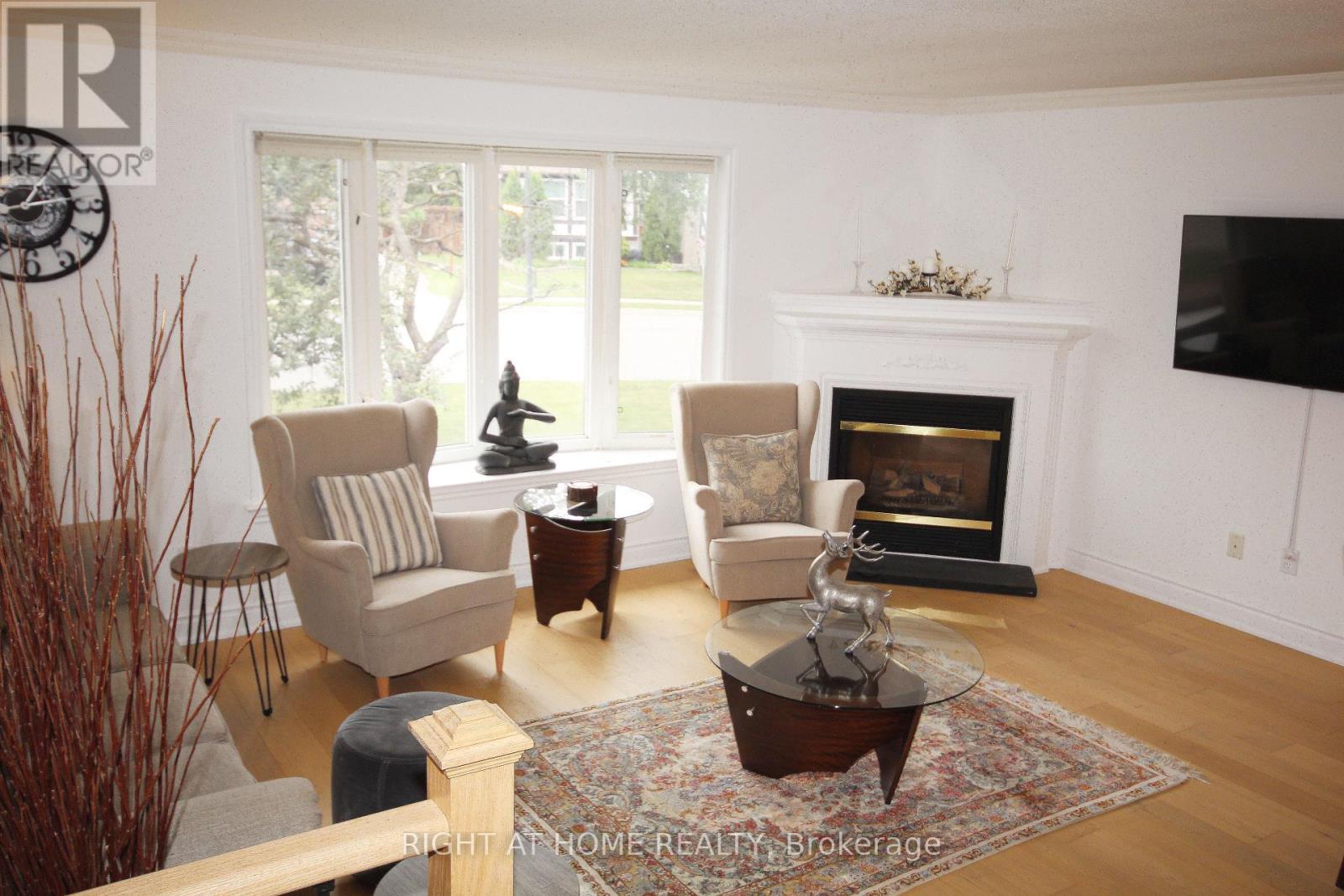 832 Boronia Crescent, Newmarket, Ontario  L3Y 5J9 - Photo 6 - N12473076