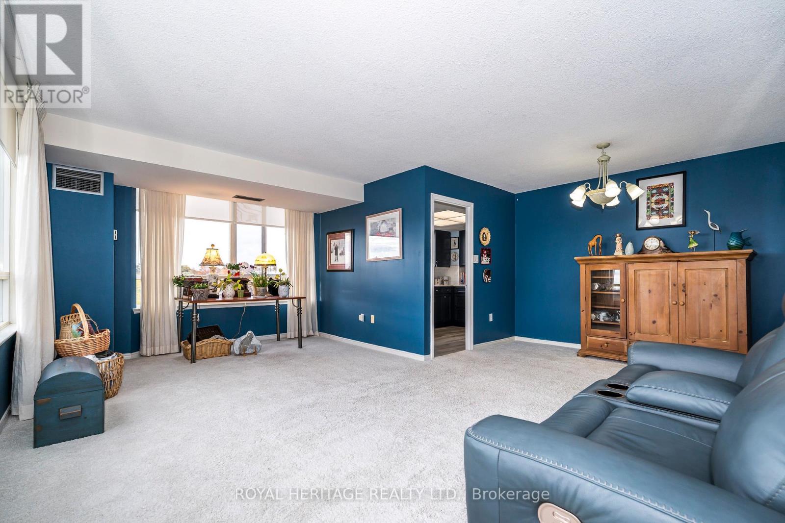 809 - 270 Davis Drive, Newmarket, Ontario  L3Y 8K2 - Photo 6 - N12473082